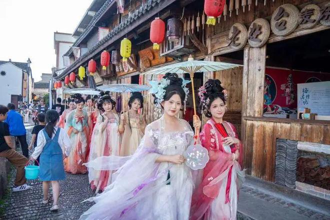 【快讯】中国影片《狂野时代》将亮相第78届戛纳电影节(图8)