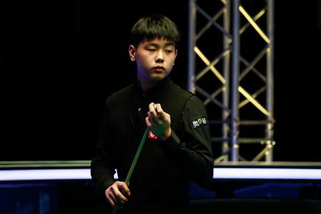 10-8赵心童赢德比战10-8：18岁中国小将巩晨智轰7-0进攻狂潮(图4)
